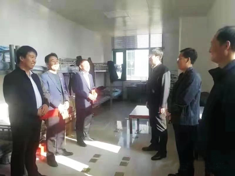 工業(yè)園區(qū)管委會、泓源公司慰問園區(qū)機關(guān)保安門衛(wèi)等一線人員(圖2)
